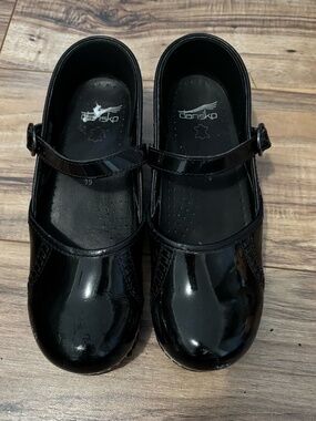 DANSKO Womens Size EU 39 US 8.5  Black Patent Leather Mary Jane Clogs